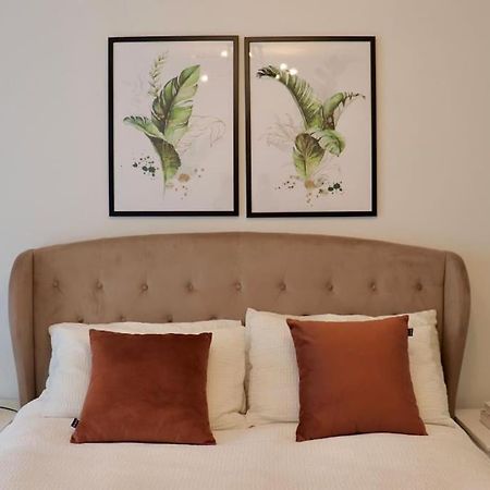 A Stylish Two Bedroom Modern Apartment With Parking Barking  Zewnętrze zdjęcie