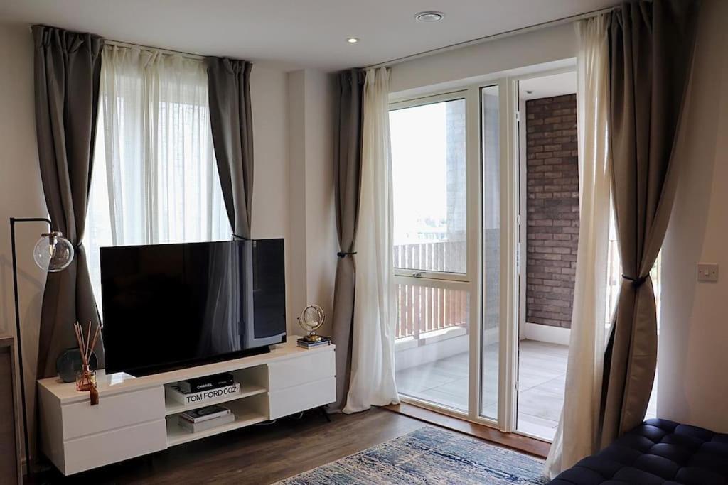 A Stylish Two Bedroom Modern Apartment With Parking Barking  Zewnętrze zdjęcie