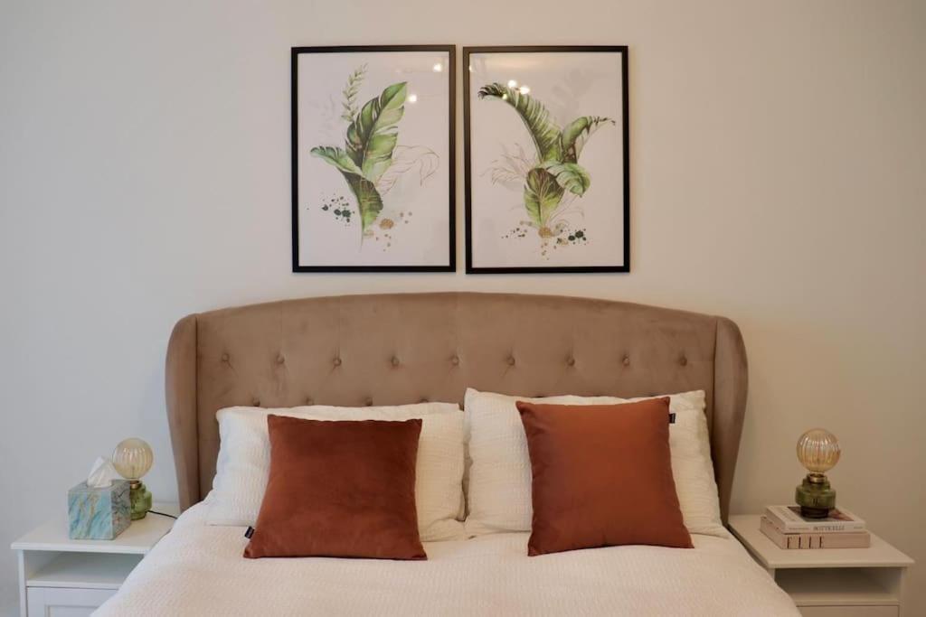 A Stylish Two Bedroom Modern Apartment With Parking Barking  Zewnętrze zdjęcie