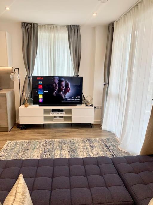 A Stylish Two Bedroom Modern Apartment With Parking Barking  Zewnętrze zdjęcie